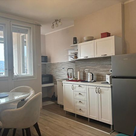 Red Square Apartment Пирот Экстерьер фото