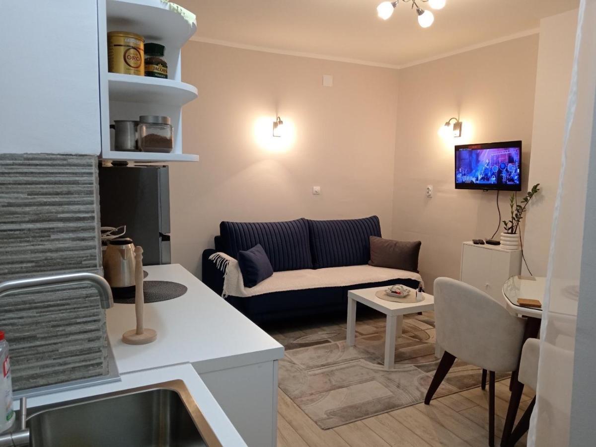 Red Square Apartment Пирот Экстерьер фото