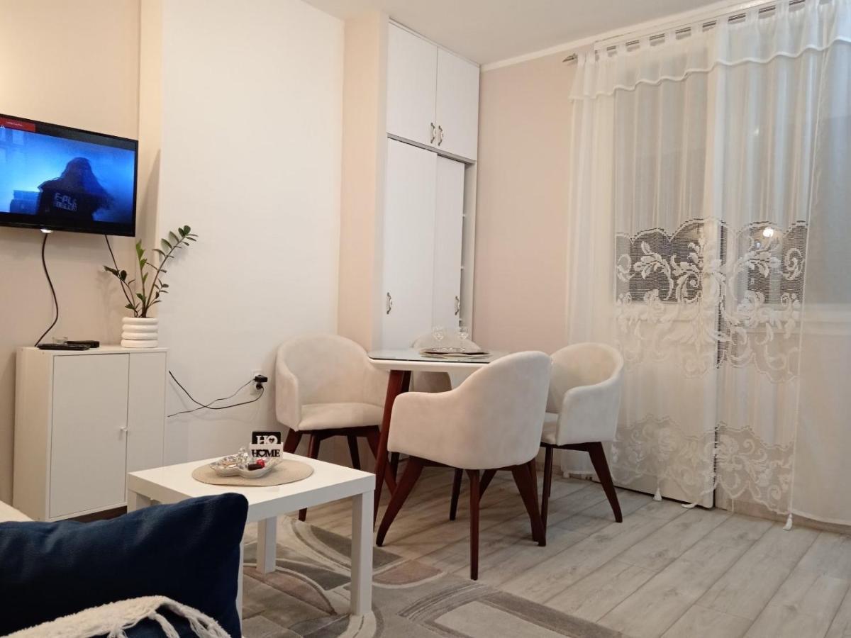 Red Square Apartment Пирот Экстерьер фото