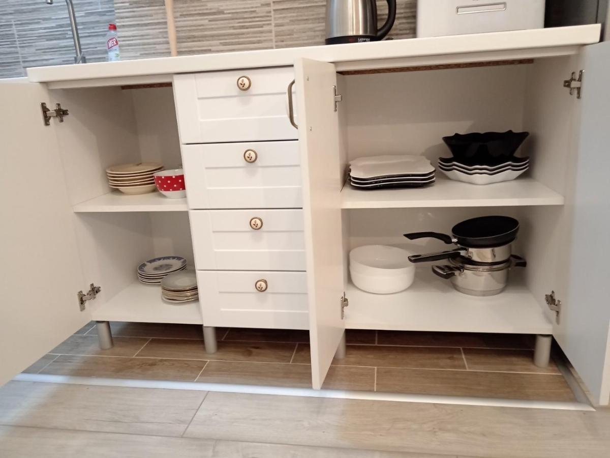 Red Square Apartment Пирот Экстерьер фото