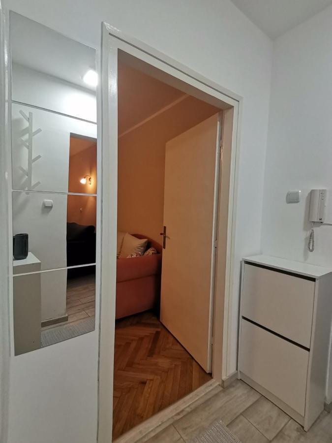 Red Square Apartment Пирот Экстерьер фото