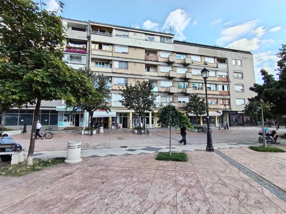 Red Square Apartment Пирот Экстерьер фото