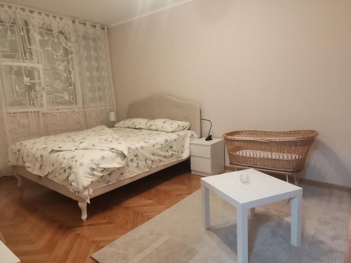 Red Square Apartment Пирот Экстерьер фото