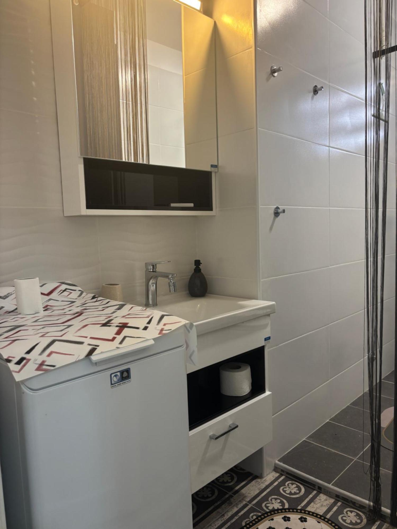 Red Square Apartment Пирот Экстерьер фото
