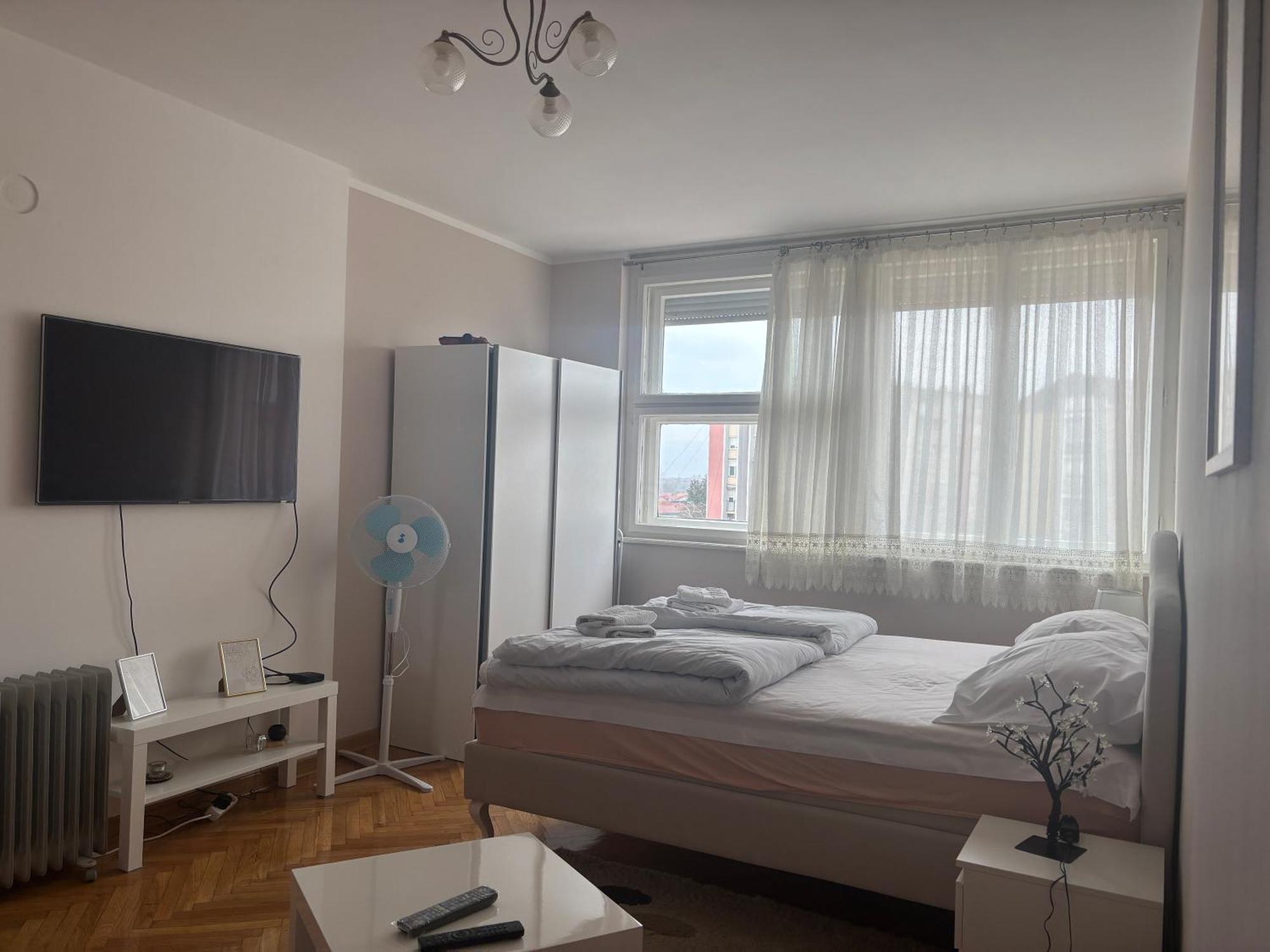 Red Square Apartment Пирот Экстерьер фото