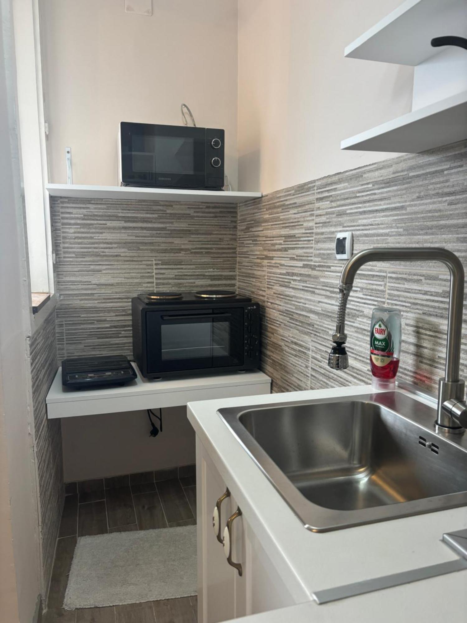 Red Square Apartment Пирот Экстерьер фото