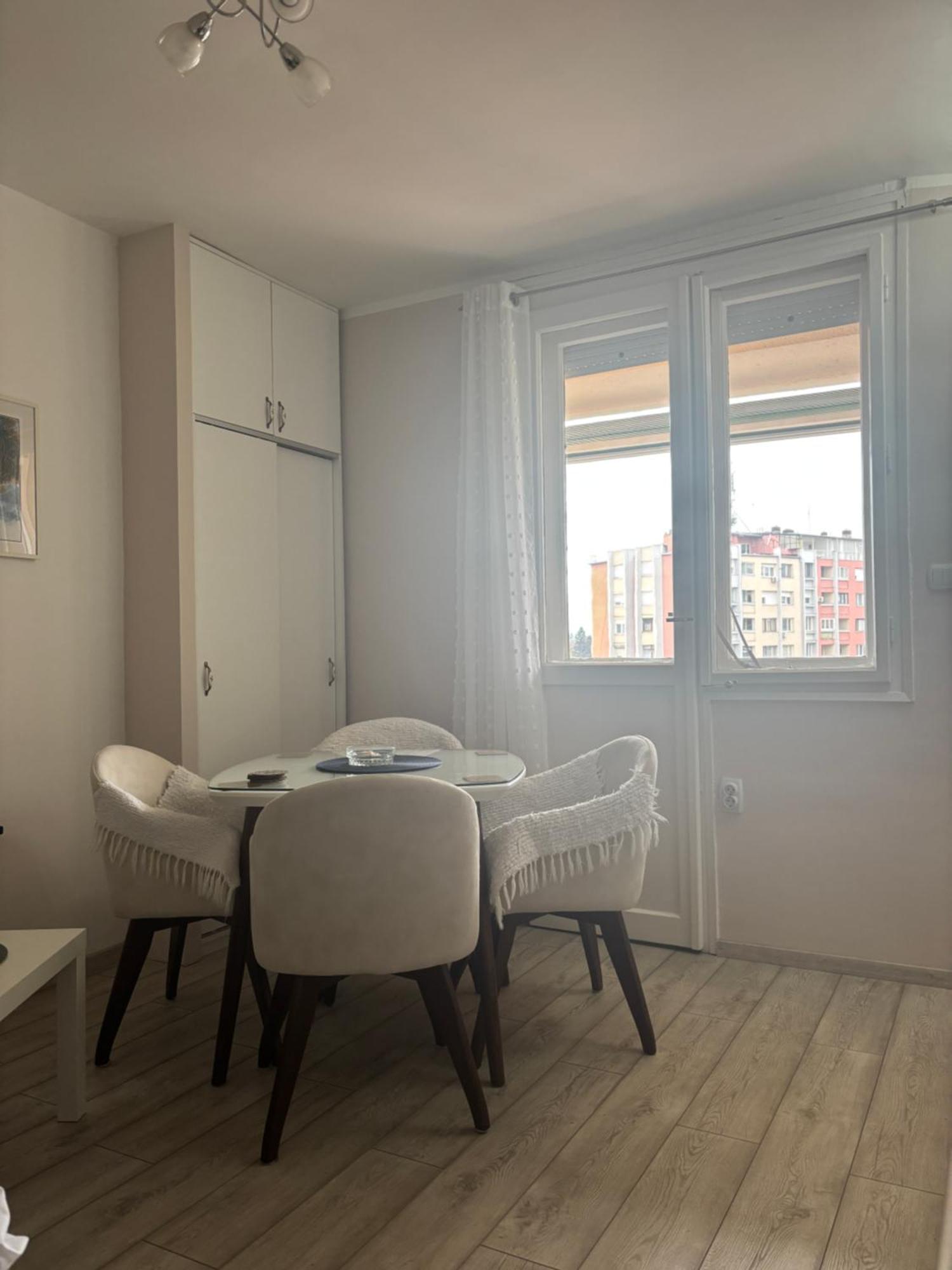 Red Square Apartment Пирот Экстерьер фото